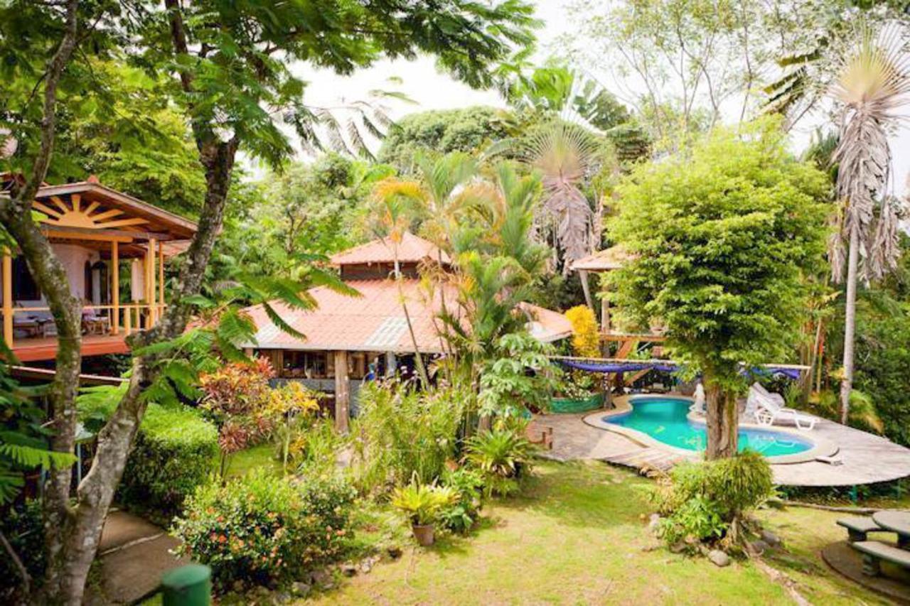 Pacific Edge Eco Lodge Доминикал Екстериор снимка