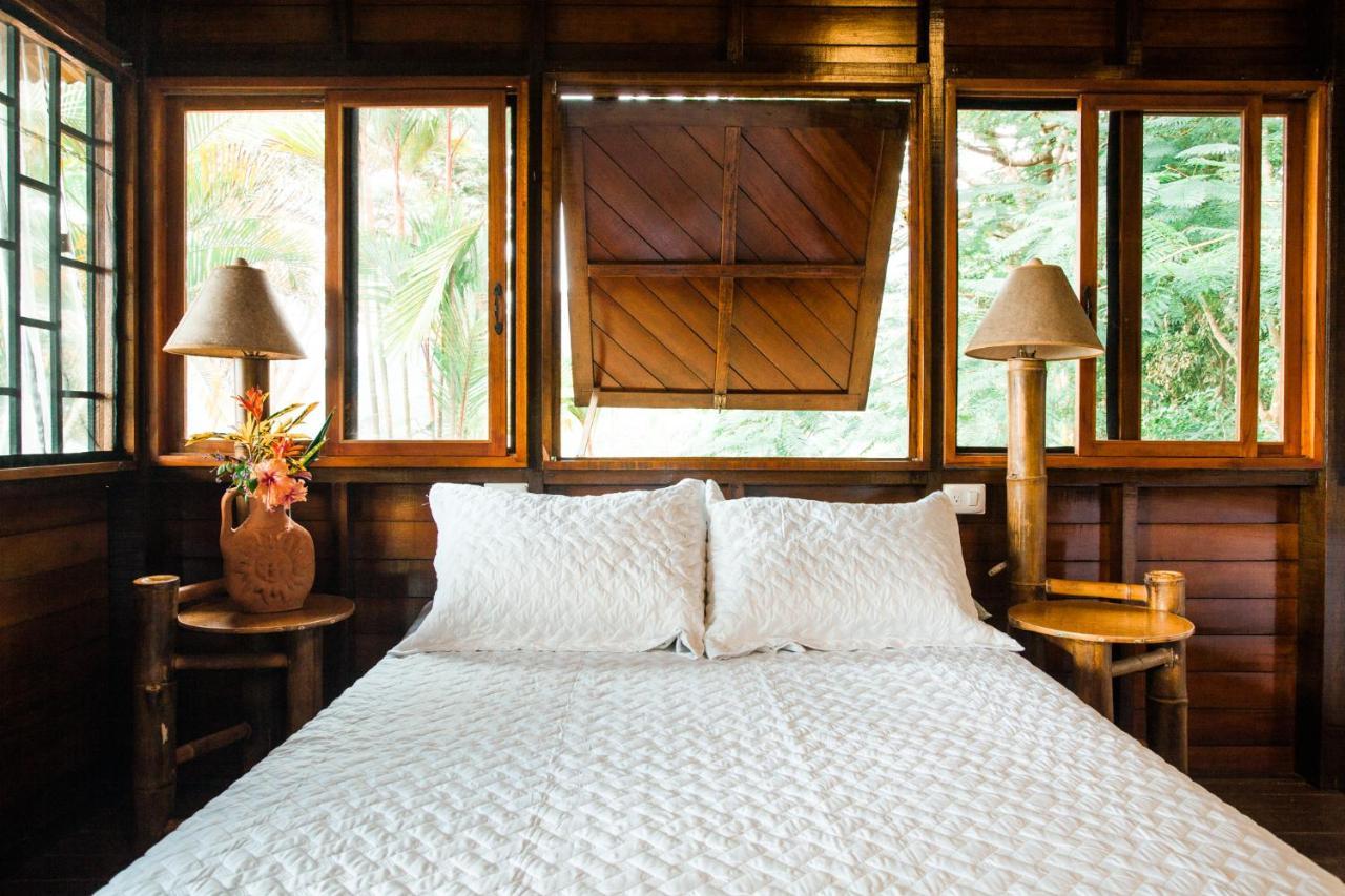 Pacific Edge Eco Lodge Доминикал Екстериор снимка