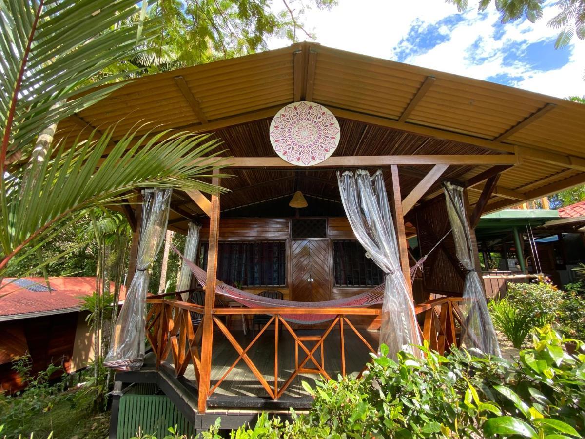 Pacific Edge Eco Lodge Доминикал Екстериор снимка