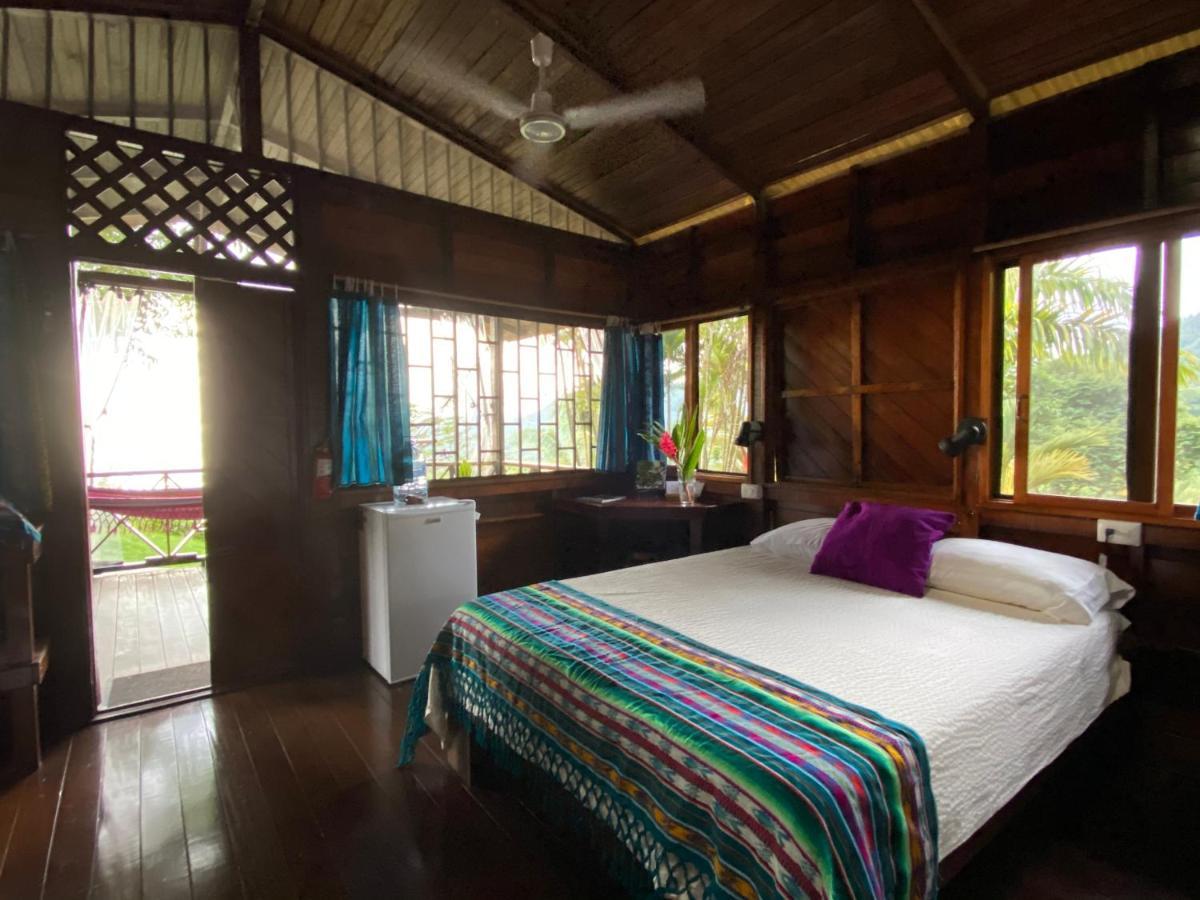 Pacific Edge Eco Lodge Доминикал Екстериор снимка
