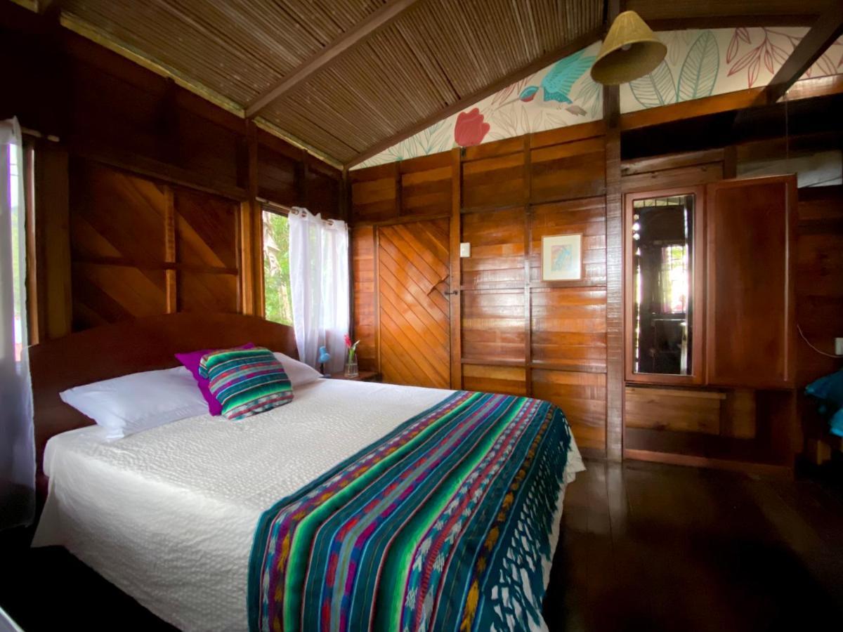 Pacific Edge Eco Lodge Доминикал Екстериор снимка