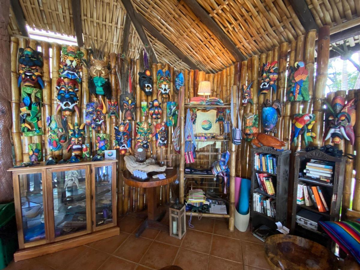 Pacific Edge Eco Lodge Доминикал Екстериор снимка