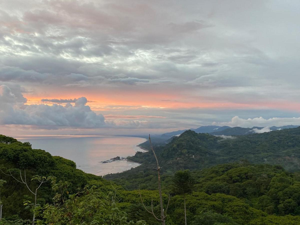 Pacific Edge Eco Lodge Доминикал Екстериор снимка