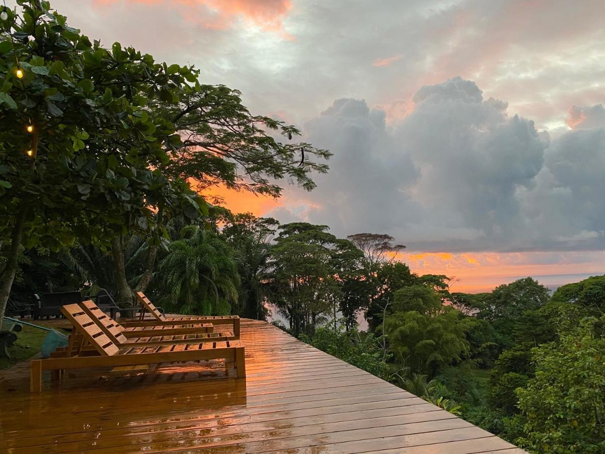 Pacific Edge Eco Lodge Доминикал Екстериор снимка
