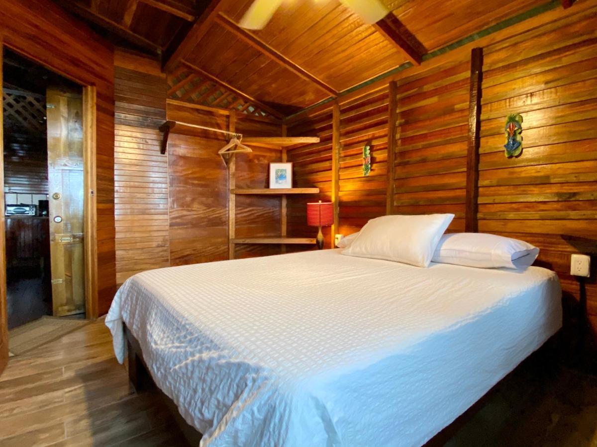 Pacific Edge Eco Lodge Доминикал Екстериор снимка