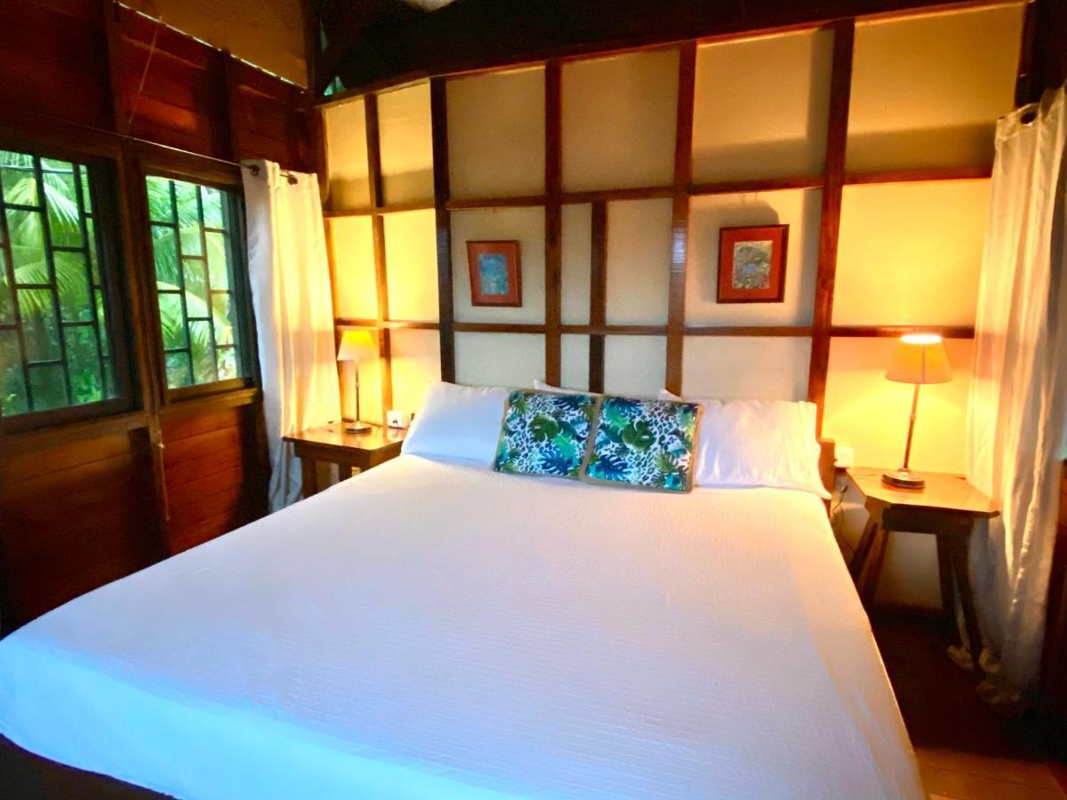 Pacific Edge Eco Lodge Доминикал Екстериор снимка