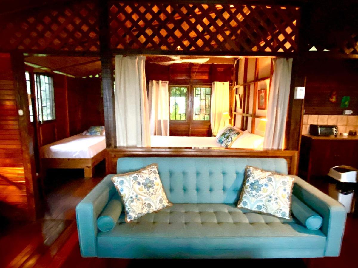 Pacific Edge Eco Lodge Доминикал Екстериор снимка